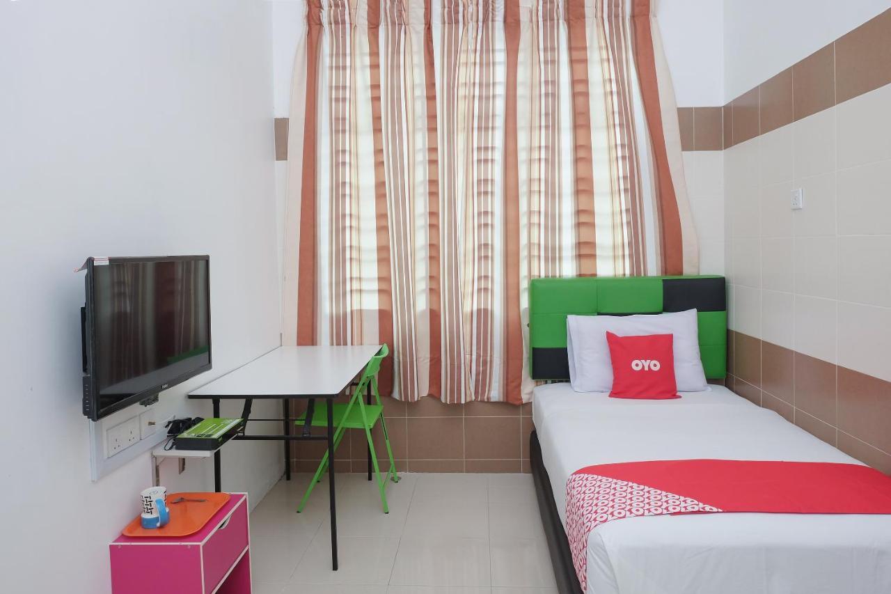 Oyo 90005 Dc Villa Guest House Куала-Ромпин Экстерьер фото