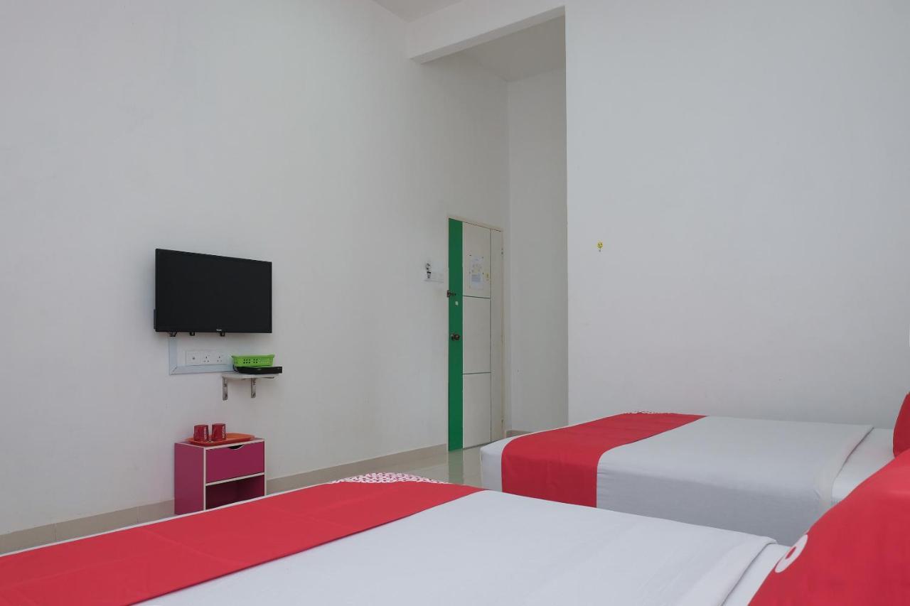 Oyo 90005 Dc Villa Guest House Куала-Ромпин Экстерьер фото