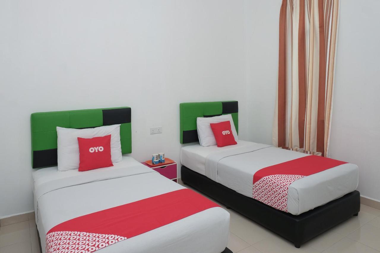 Oyo 90005 Dc Villa Guest House Куала-Ромпин Экстерьер фото