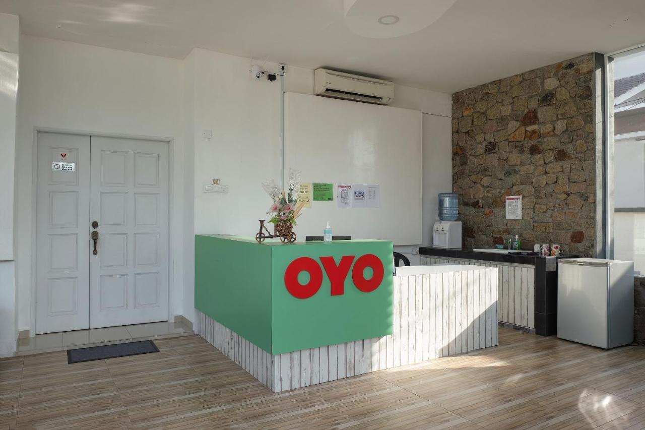 Oyo 90005 Dc Villa Guest House Куала-Ромпин Экстерьер фото
