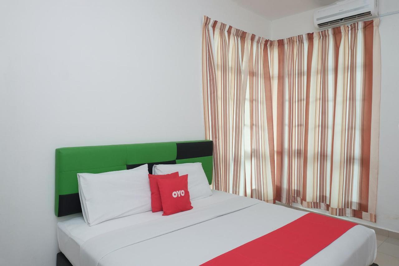 Oyo 90005 Dc Villa Guest House Куала-Ромпин Экстерьер фото
